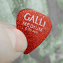 Galli C5M Set of 3 Celluloid Standard 351 Pick, Medium 0.70 mm - glamour red sparkle Galli C5M Set of 3 Celluloid Standard 351 Pick, Medium 0.70 mm - glamour red sparkle